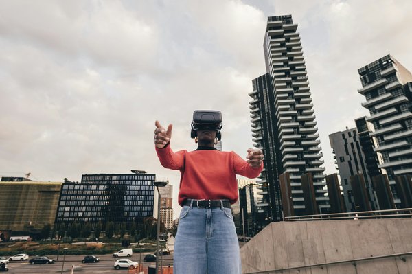 Elevate your wardrobe: essential techwear pieces for city life